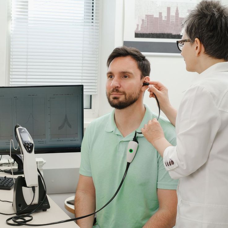 Experienced audiologist performing a hearing assessment for a patient at HRC in Lahore.